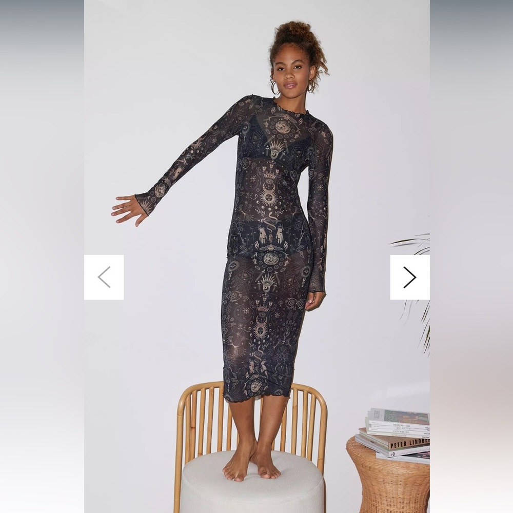 Thistle and Spire Black Sheer Paisley-Print Long Sleeve Maxi Dress